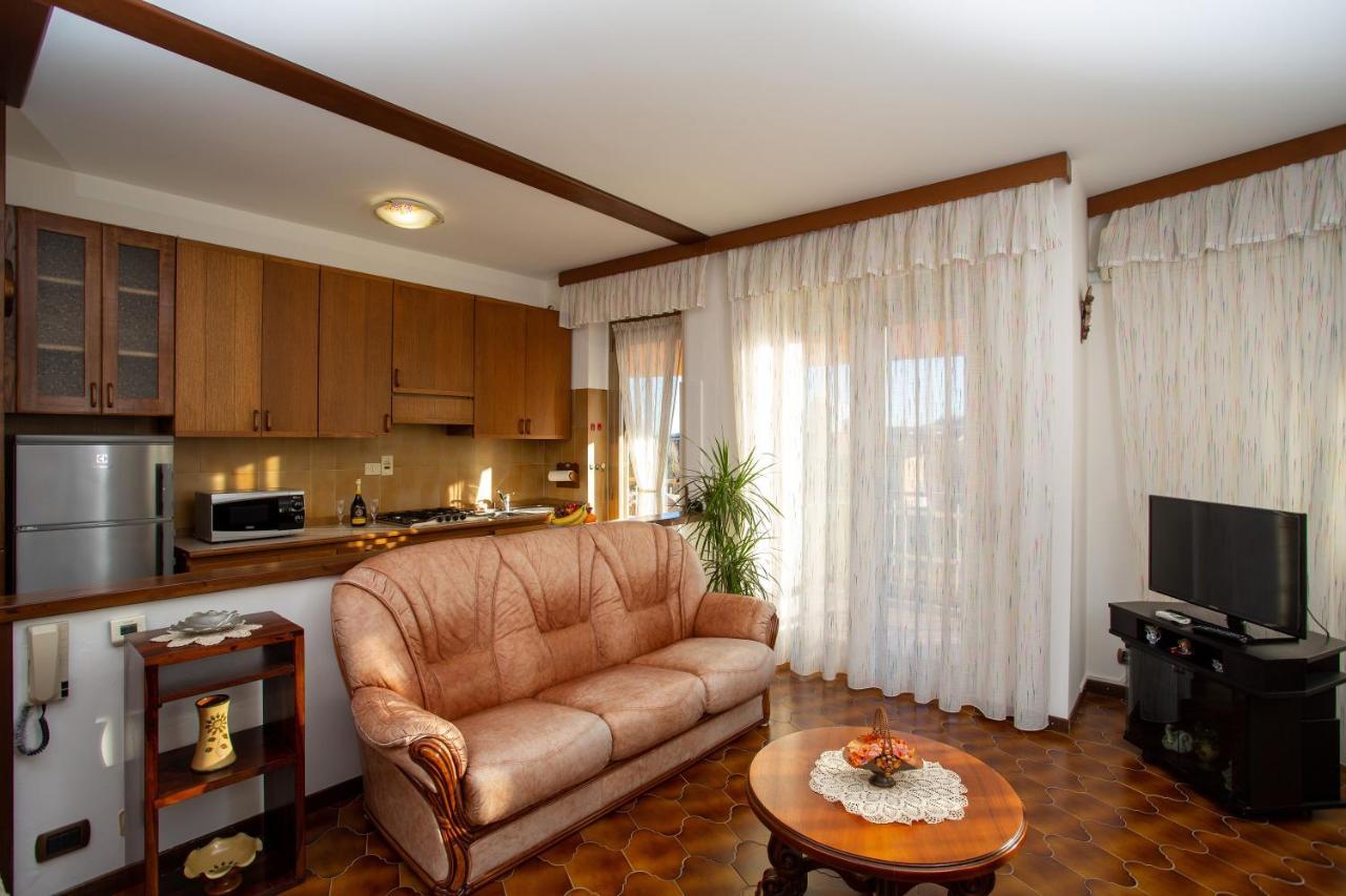 ורבאניה Casa Vacanze Heidi Vista Lago מראה חיצוני תמונה