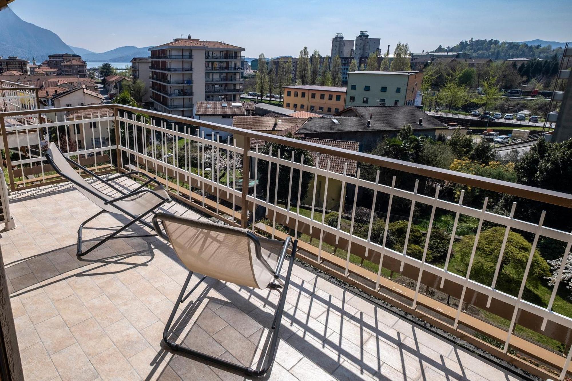 ורבאניה Casa Vacanze Heidi Vista Lago מראה חיצוני תמונה